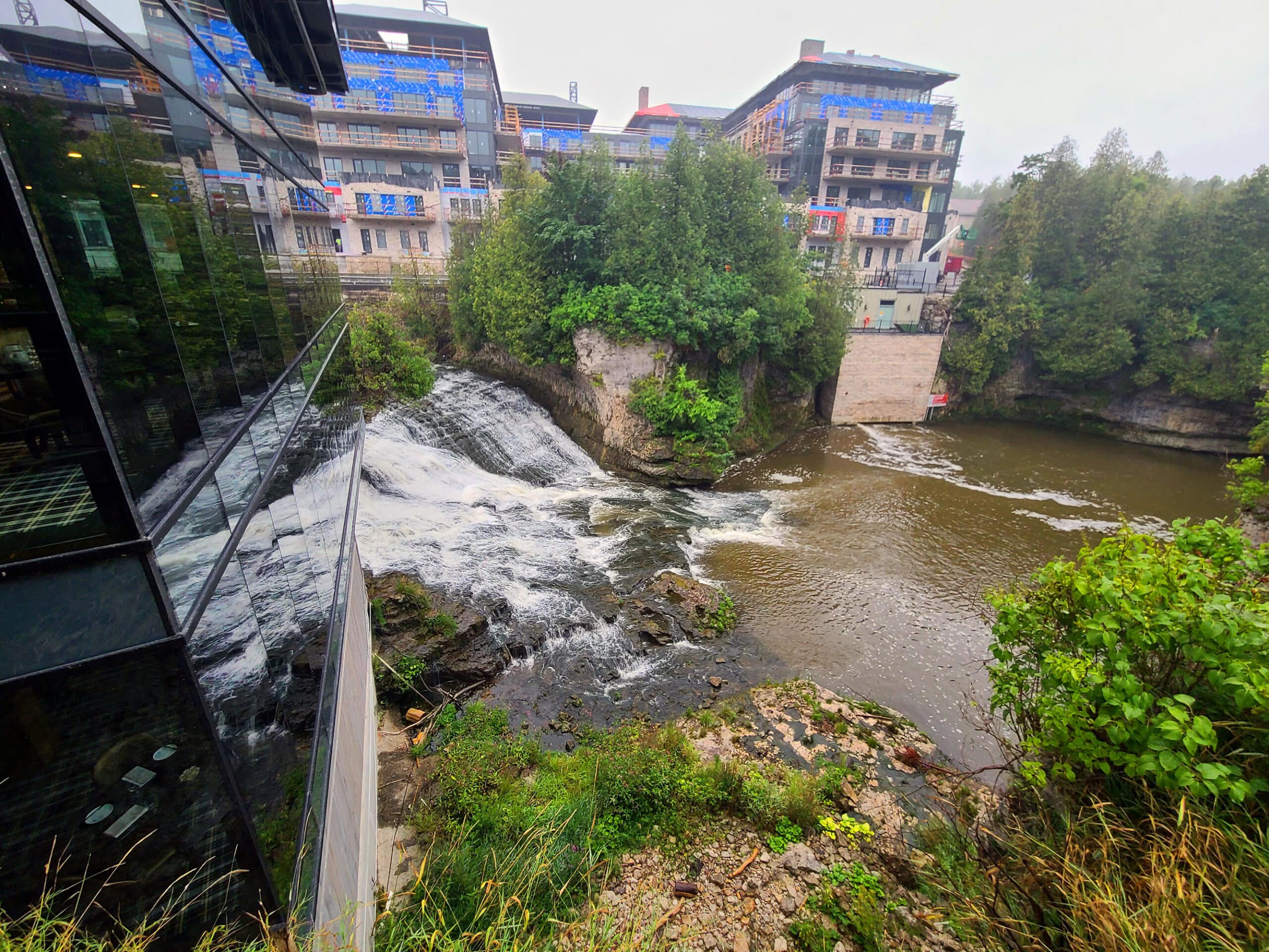 A view overlooking the elora gorge, from beside the elora mill hotel. There are waterfalls below.