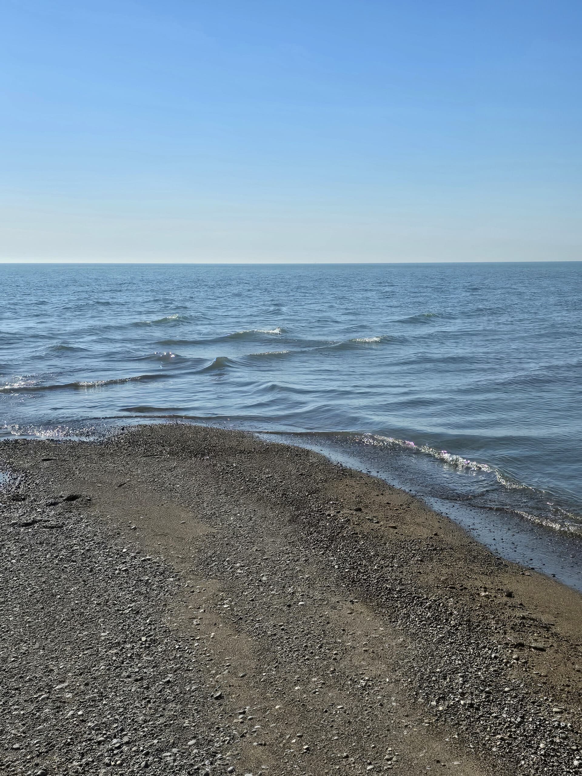 Square shaped cross waves at the tip of point pelee national park.