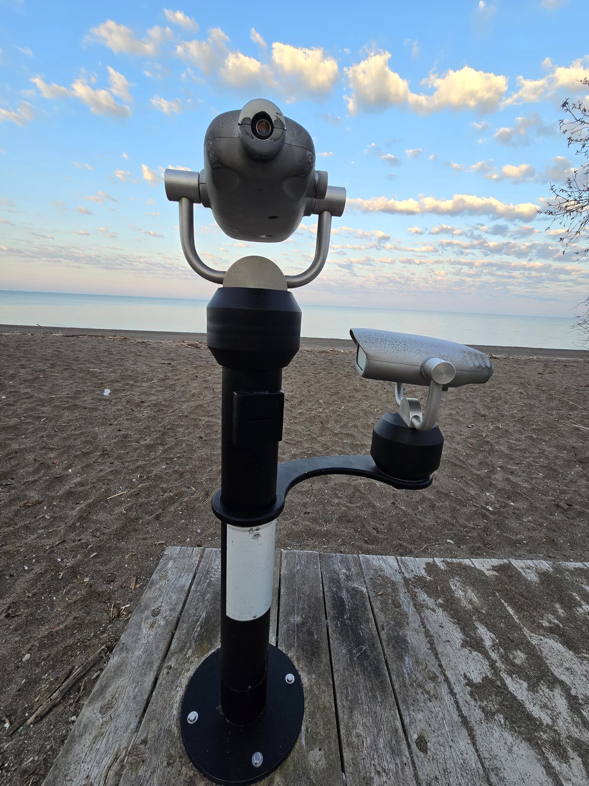 A public scope looking out over the beach and Lake Erie.