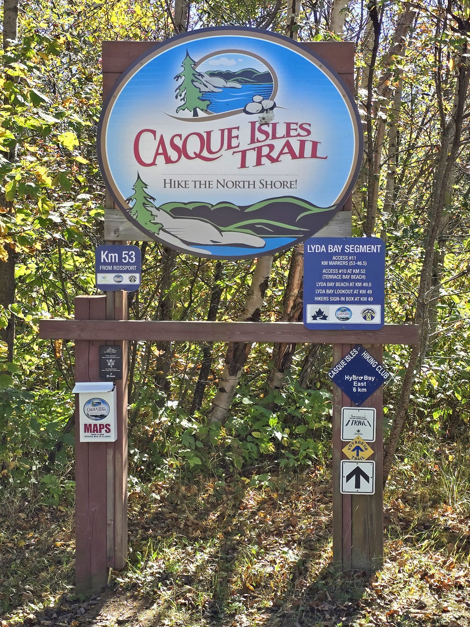 A trailhead sign for the casque isles trail.