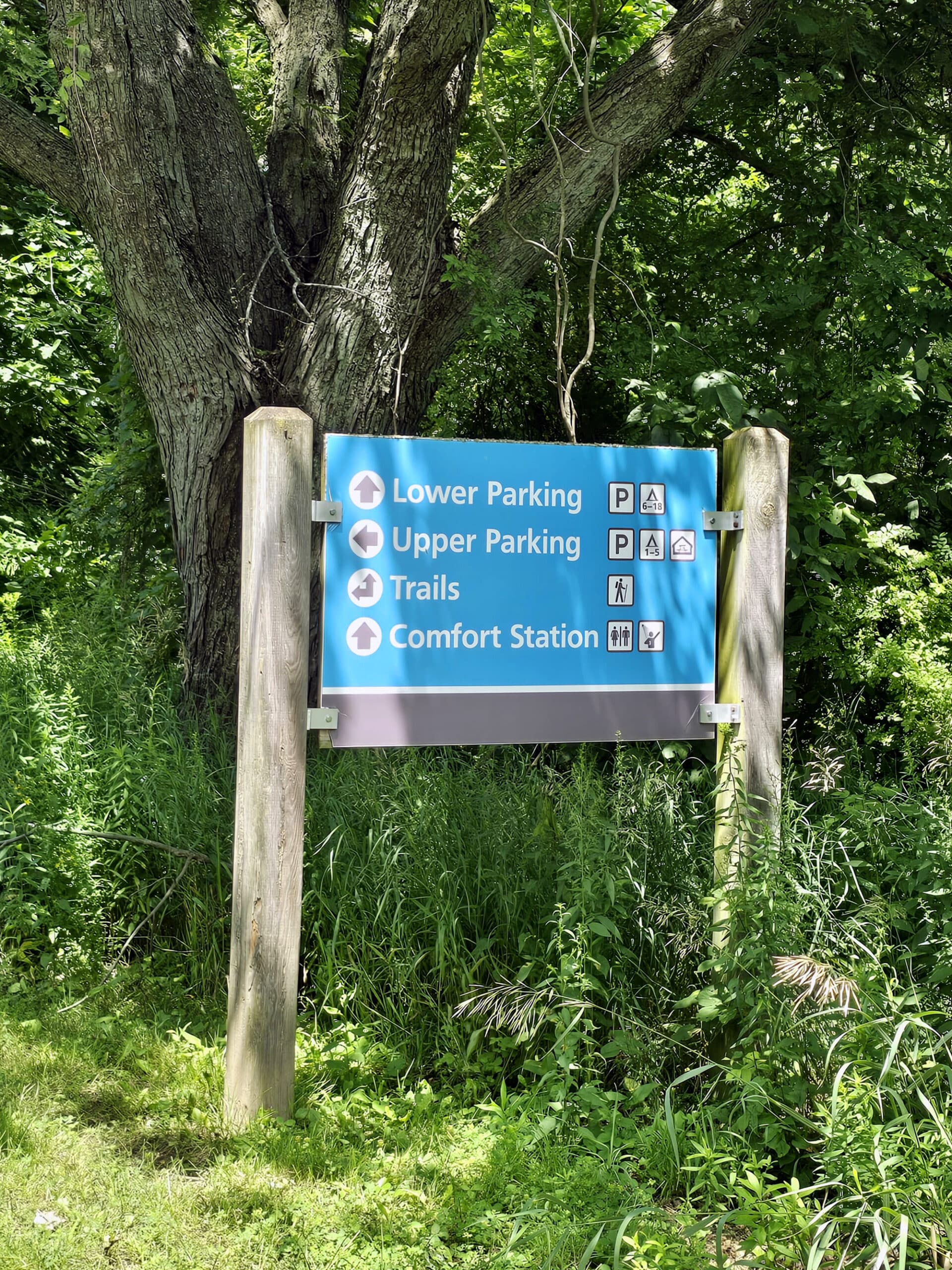 A road sign at Rattlesnake Point Conservation Area.