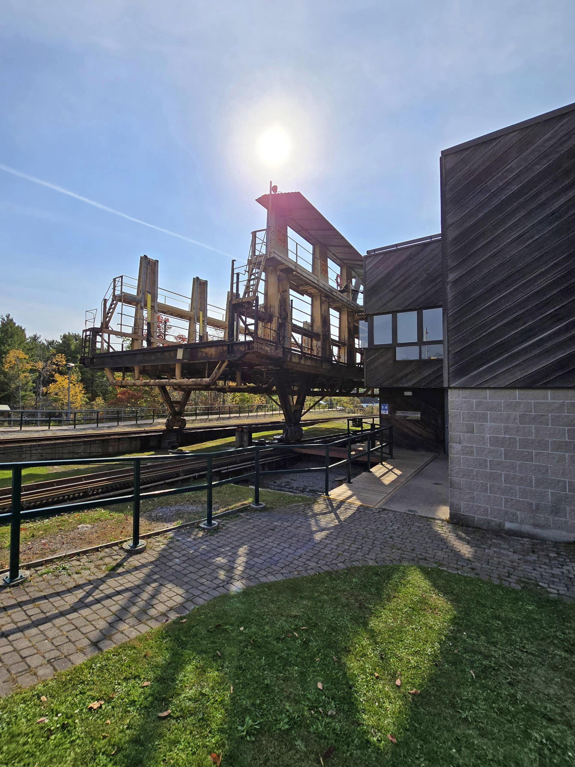 The Big Chute Marine Railcar in front of the Railway Visitor Centre.