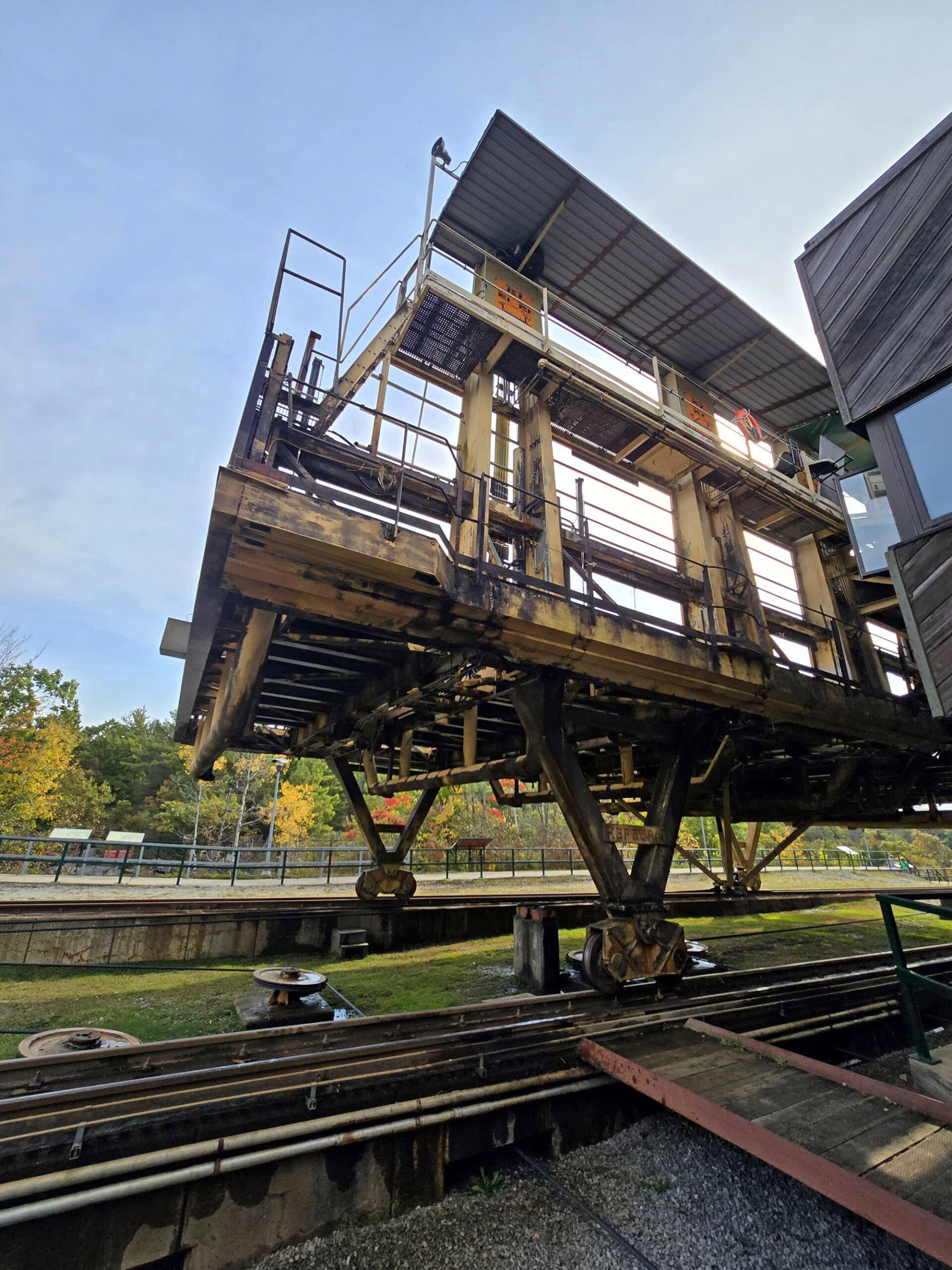 The Big Chute Marine Railcar in front of the Railway Visitor Centre.