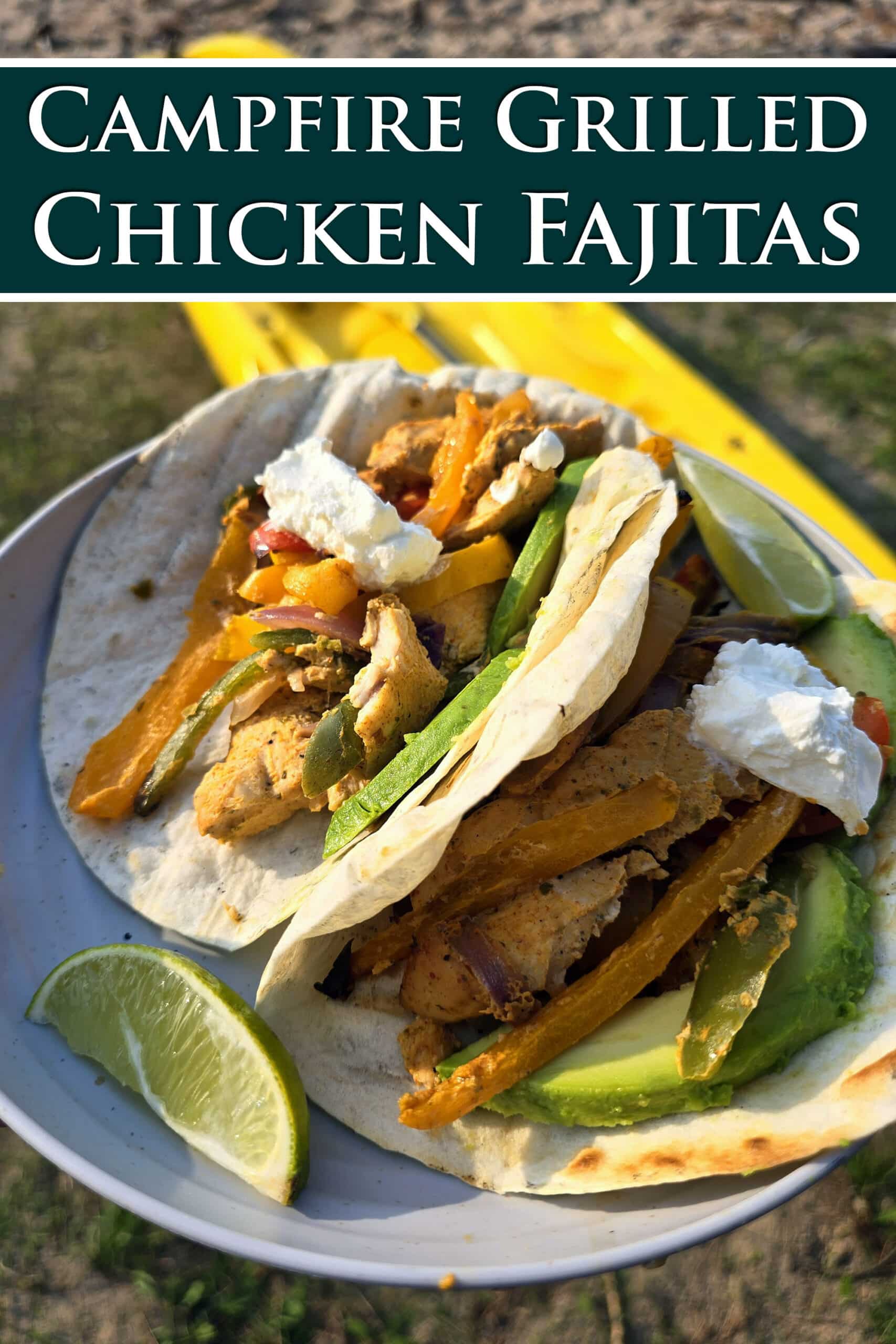 A plate of campfire chicken fajitas. Overlaid text says campfire grilled chicken fajitas.