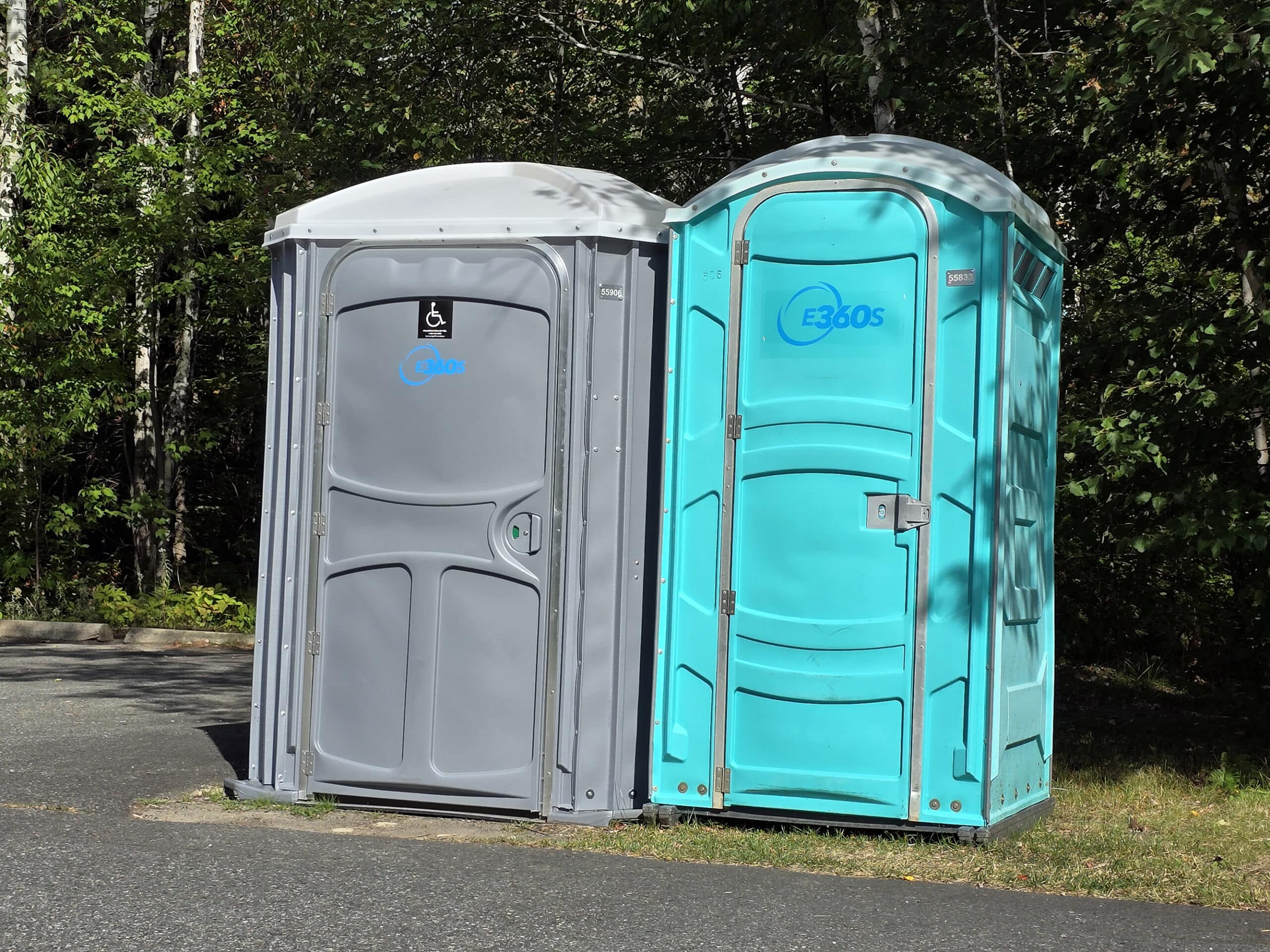 2 part image showing the porta potties at a y jackson lookout.