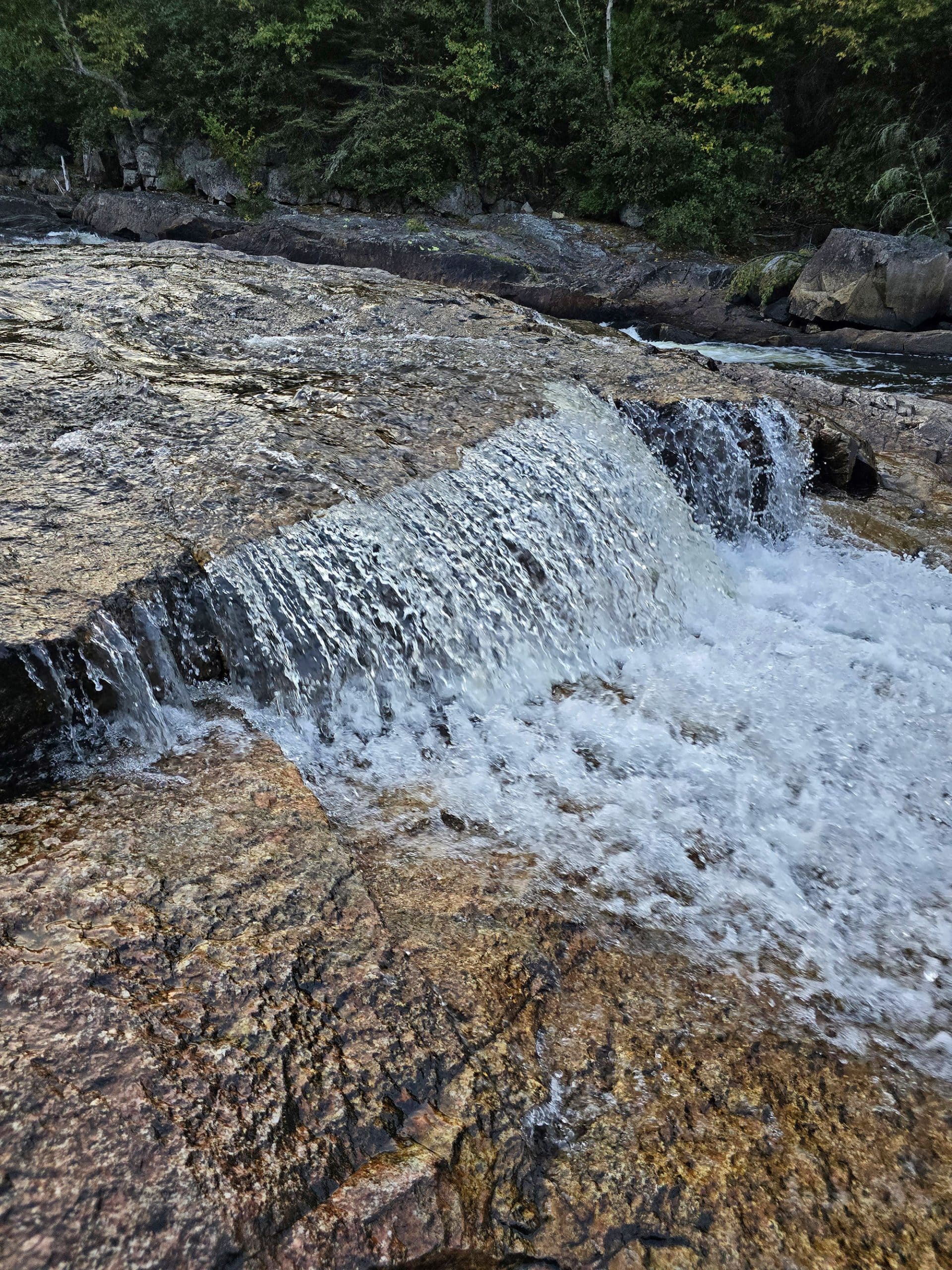 A waterfall on pinguisibi trail.