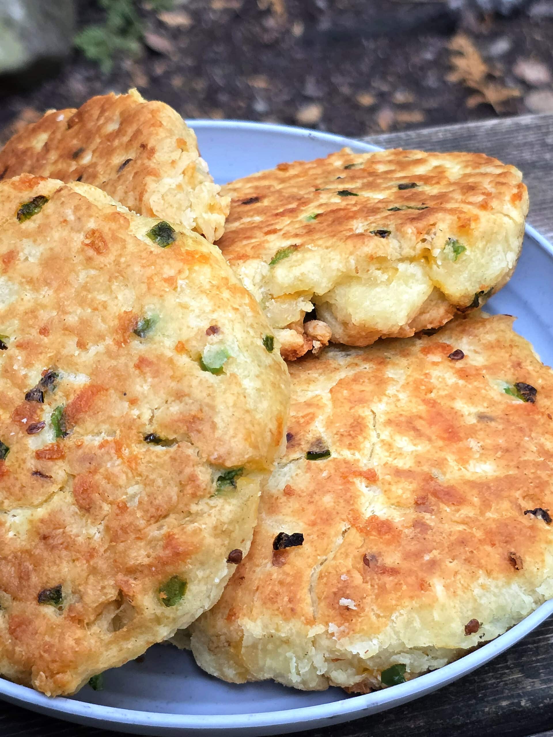 A plate of cheddar jalapeno bannock.