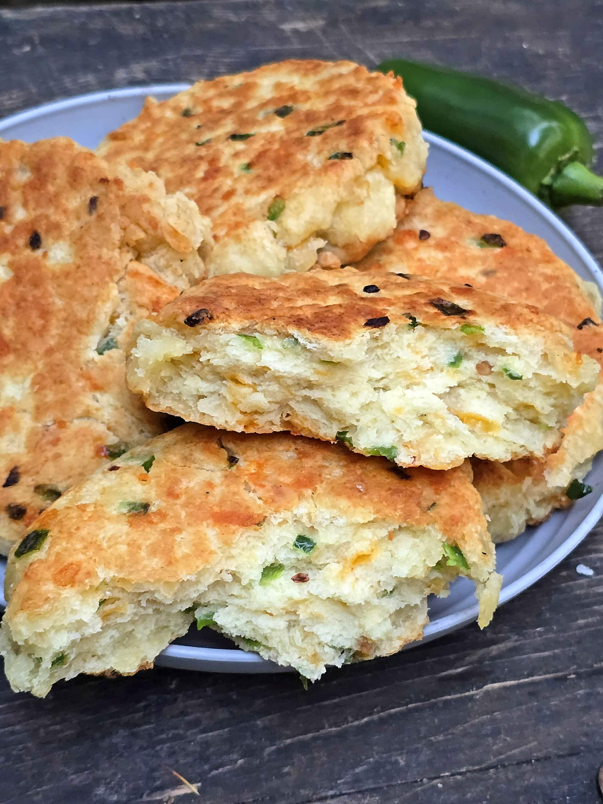 A plate of cheddar jalapeno bannock.