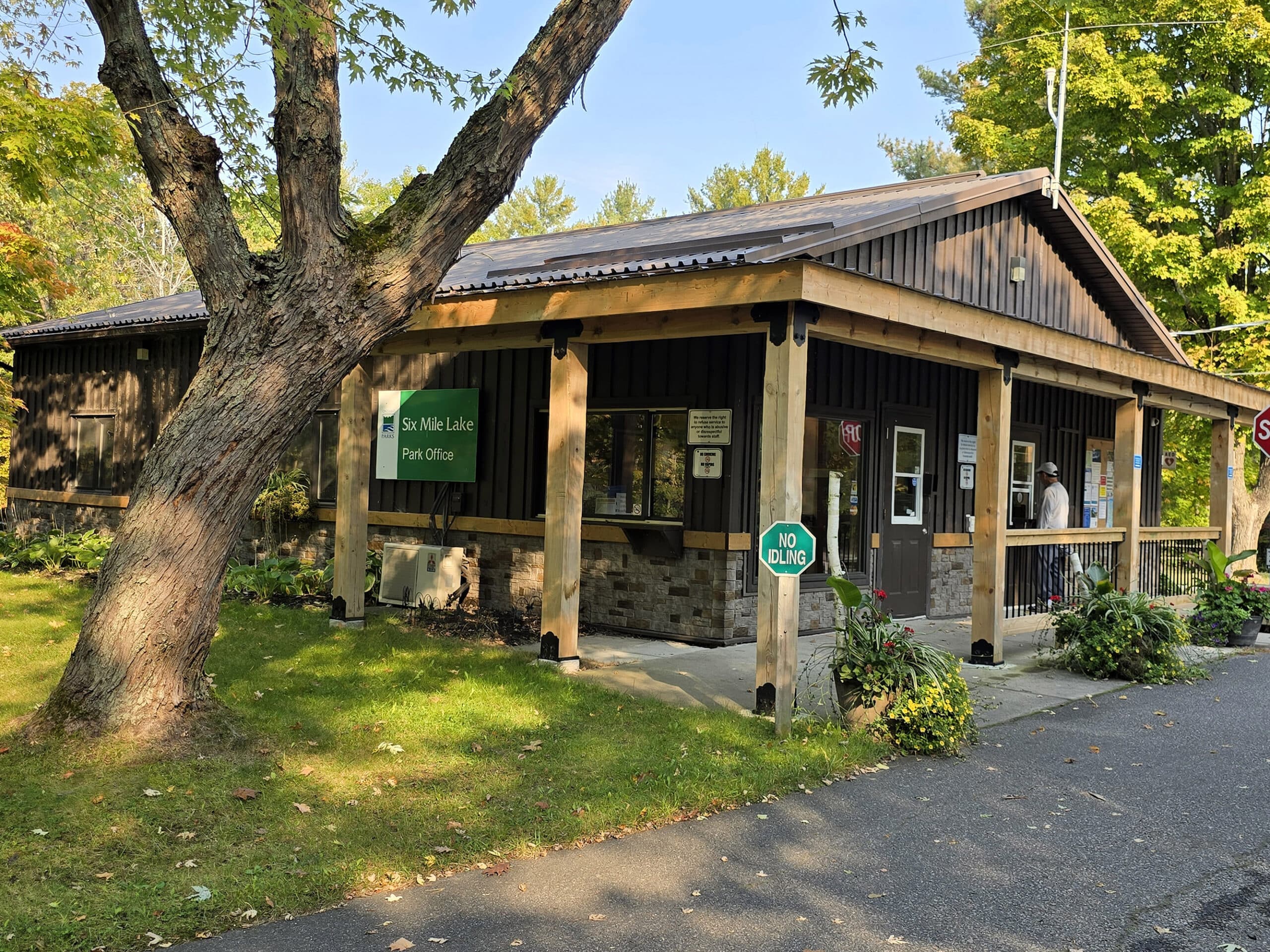 The gate house at six mile lake provincial park.