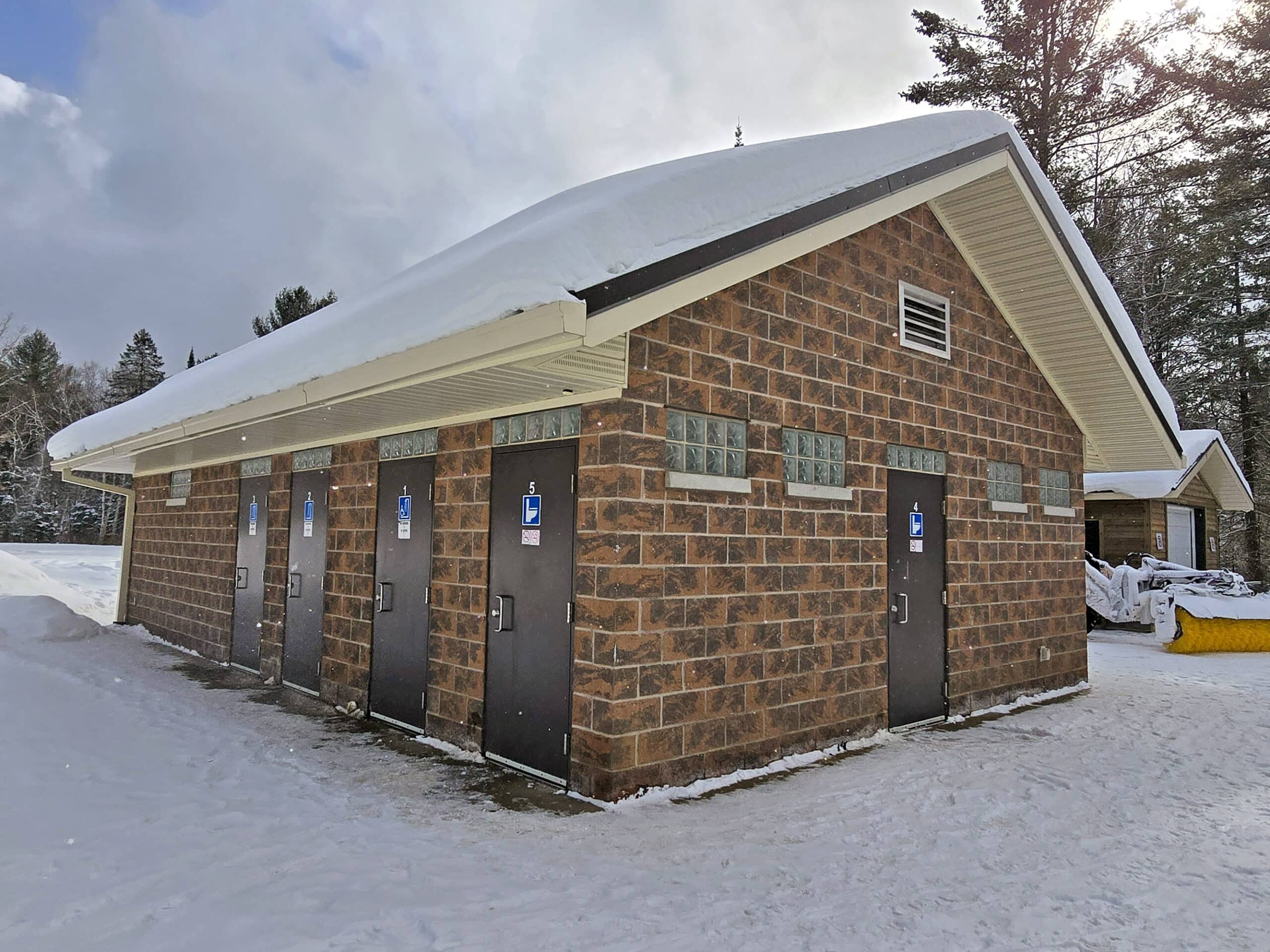 The arrowhead provincial park winter comfort station.