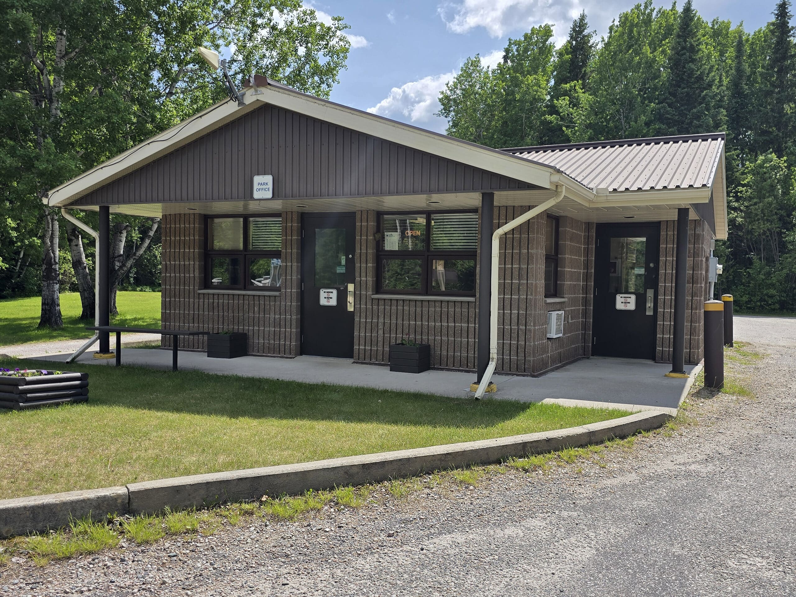 The park office at Sandbar Lake Provincial Park.