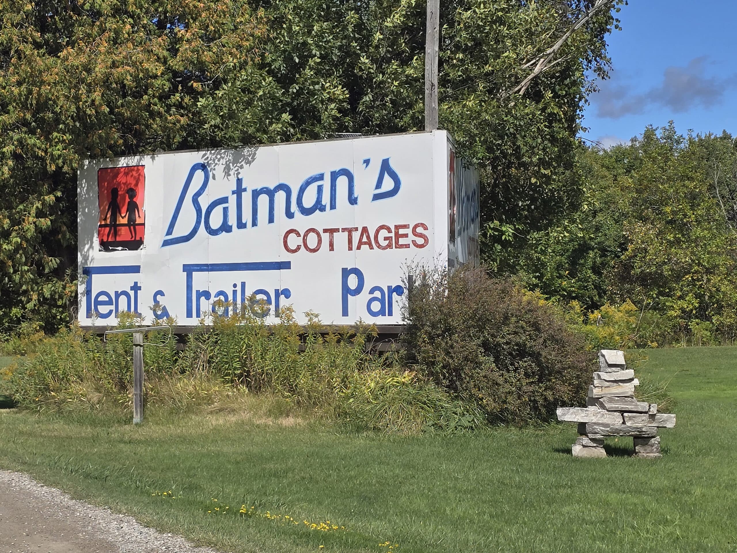 The Batmans Cottages and Campground road sign.