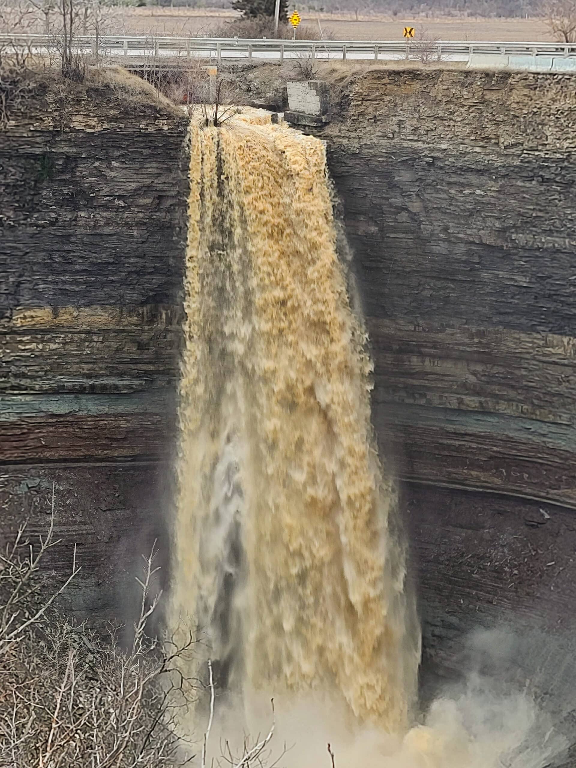 Close up view of the Devil’s punchbowl waterfall.
