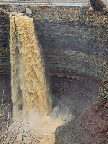 The devils punchbowl waterfall.