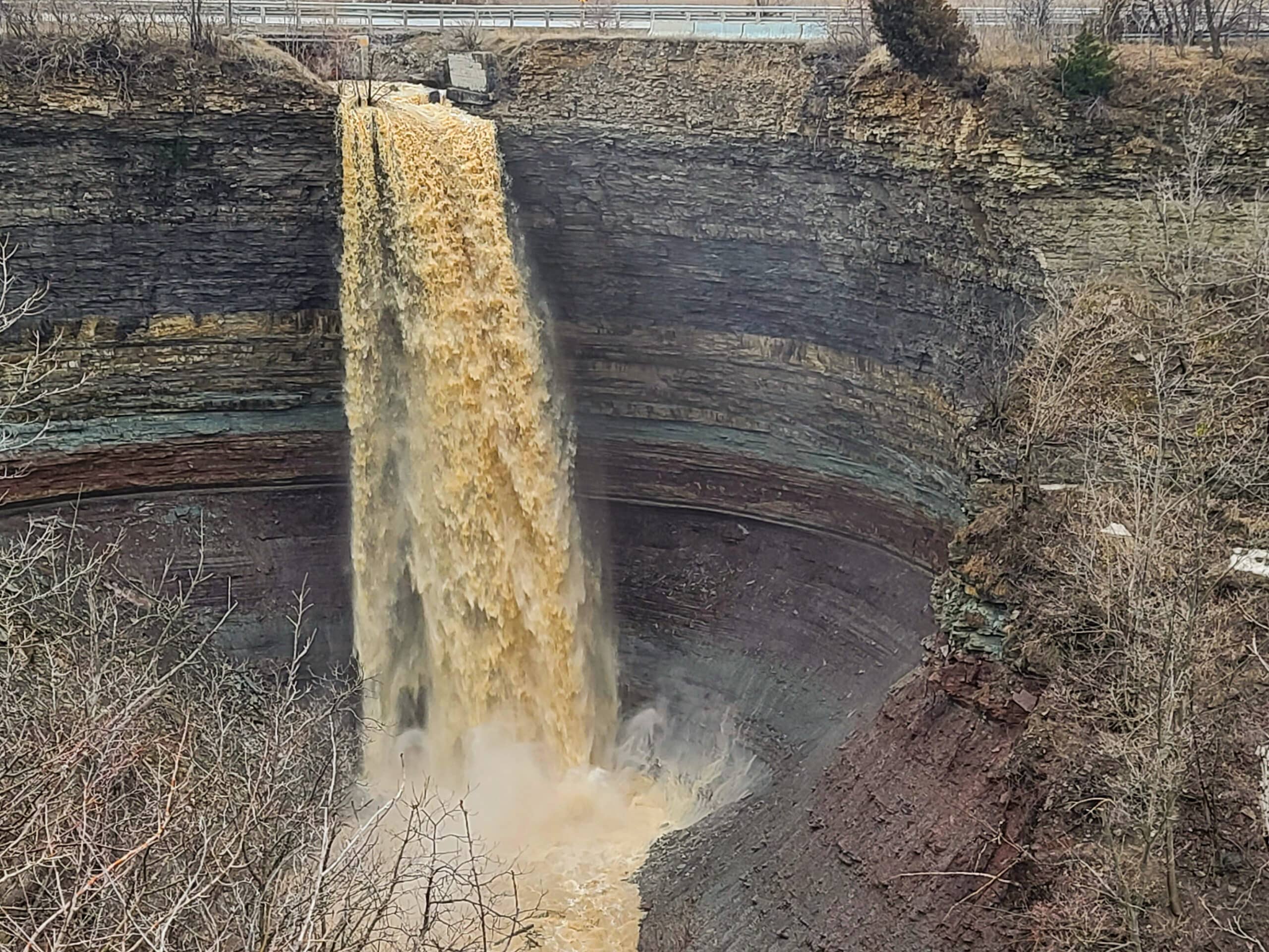 The devils punchbowl waterfall.
