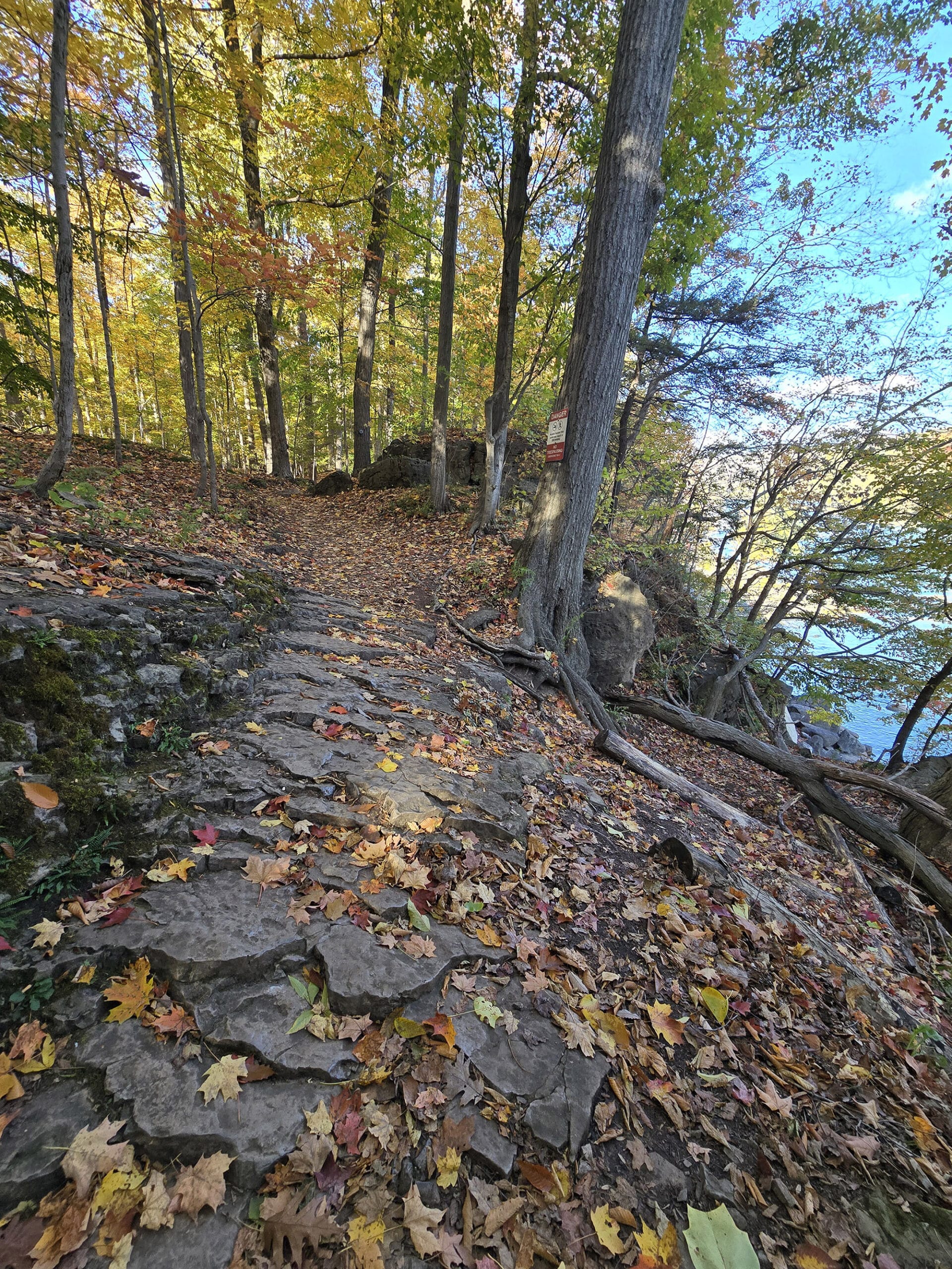 A hiking path alongside the turquoise water of the niagara river and whirlpool.
