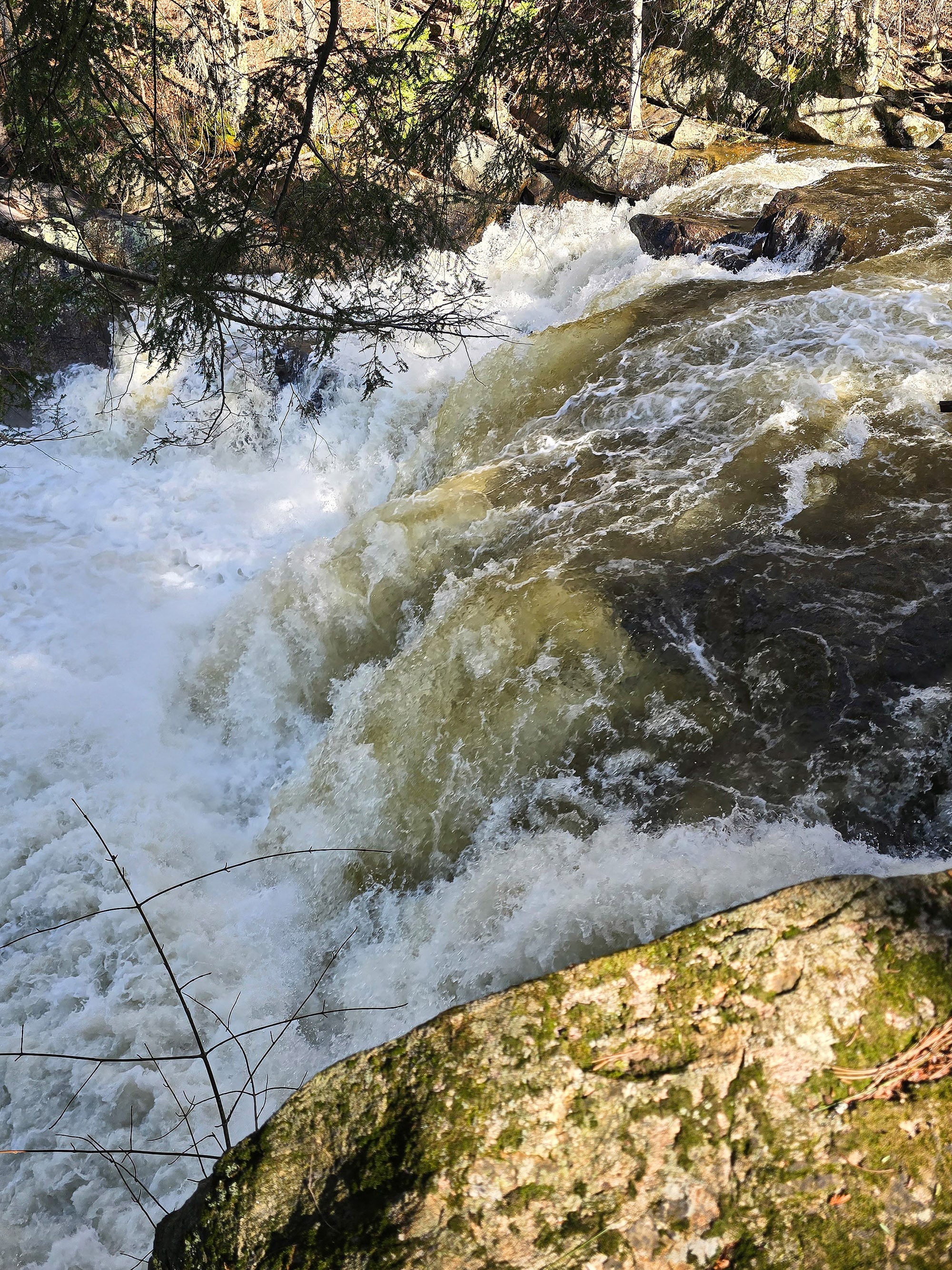 Brook’s Falls waterfall, a smallish rushing cascade waterfall in Muskoka.