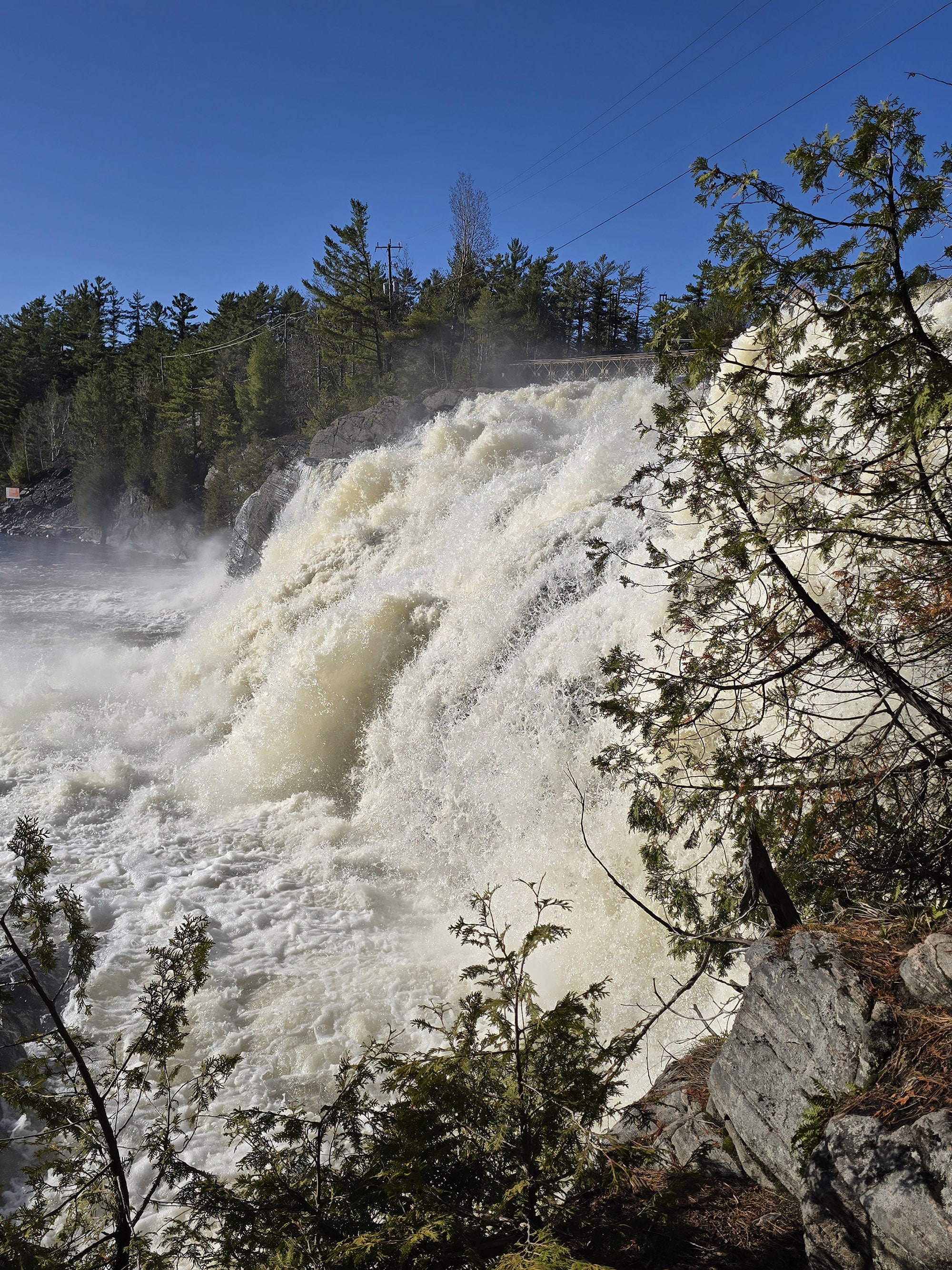 High Falls, a large cascade waterfall pm the Muskoka River.
