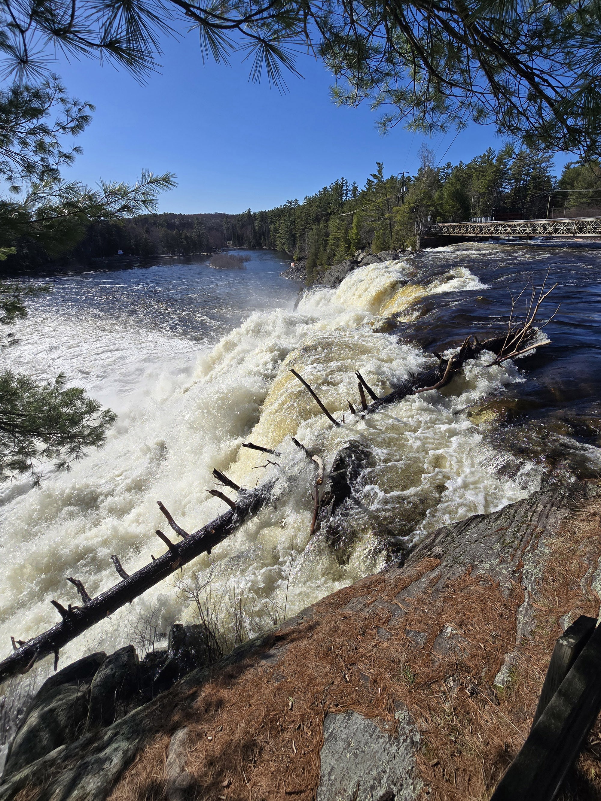 High Falls, a large cascade waterfall pm the Muskoka River.