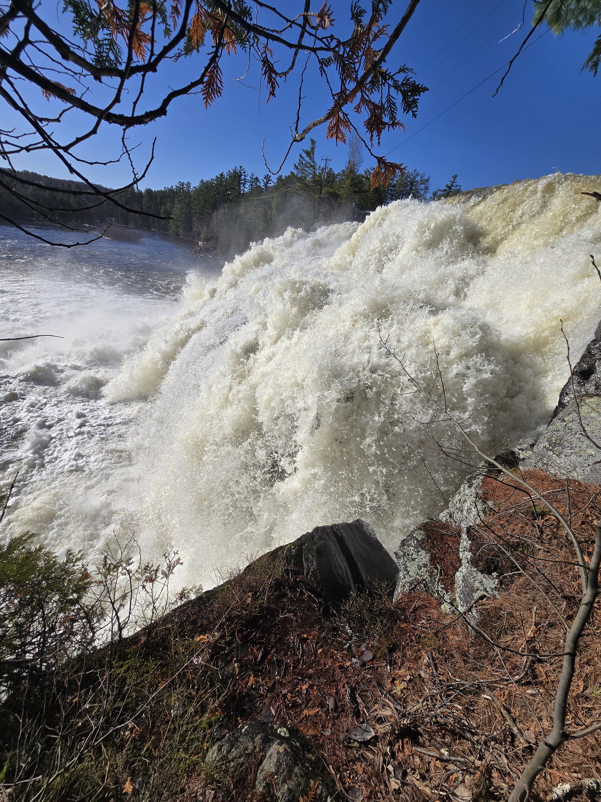 High Falls, a large cascade waterfall pm the Muskoka River.