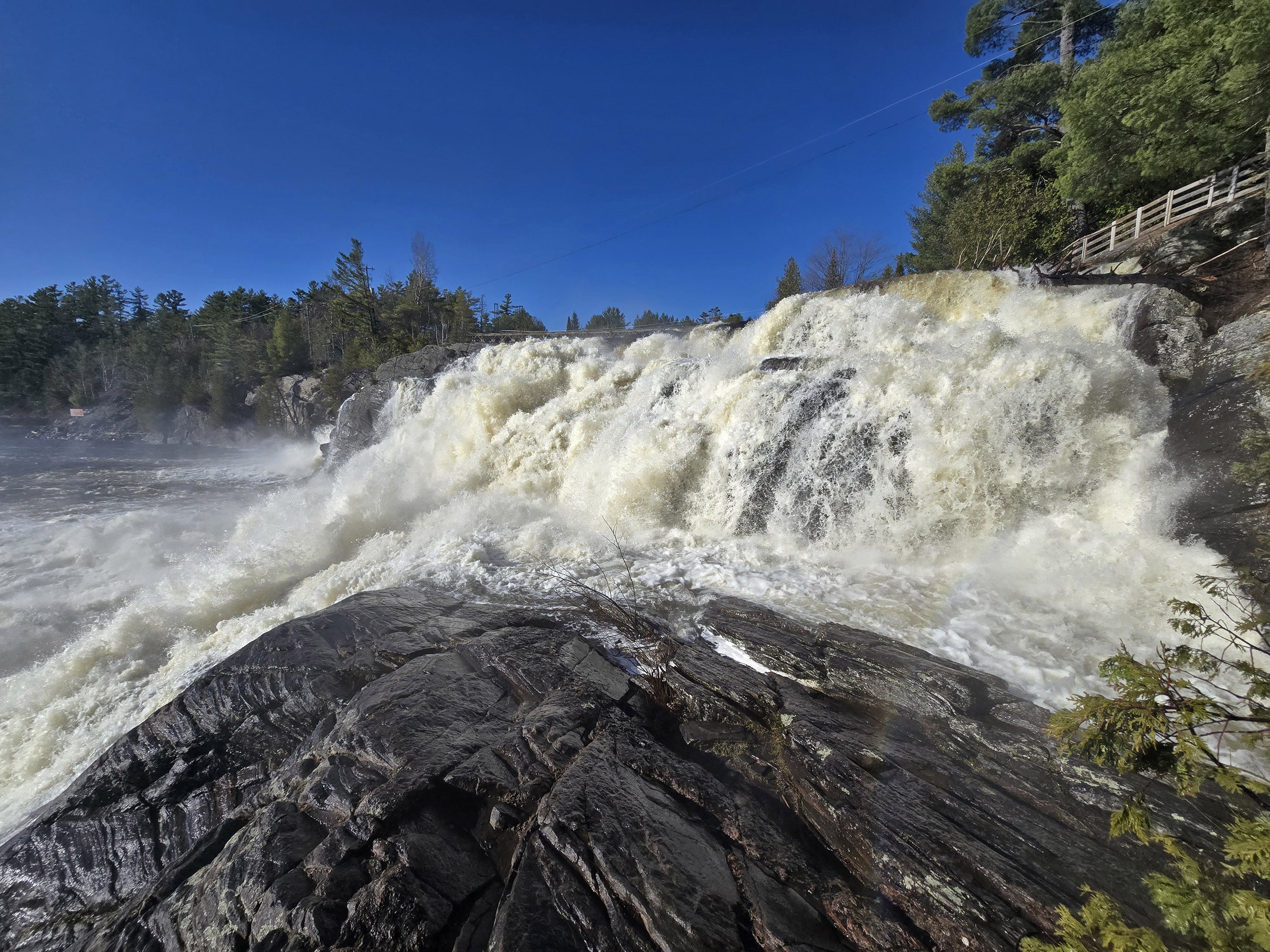 High Falls, a large cascade waterfall pm the Muskoka River.