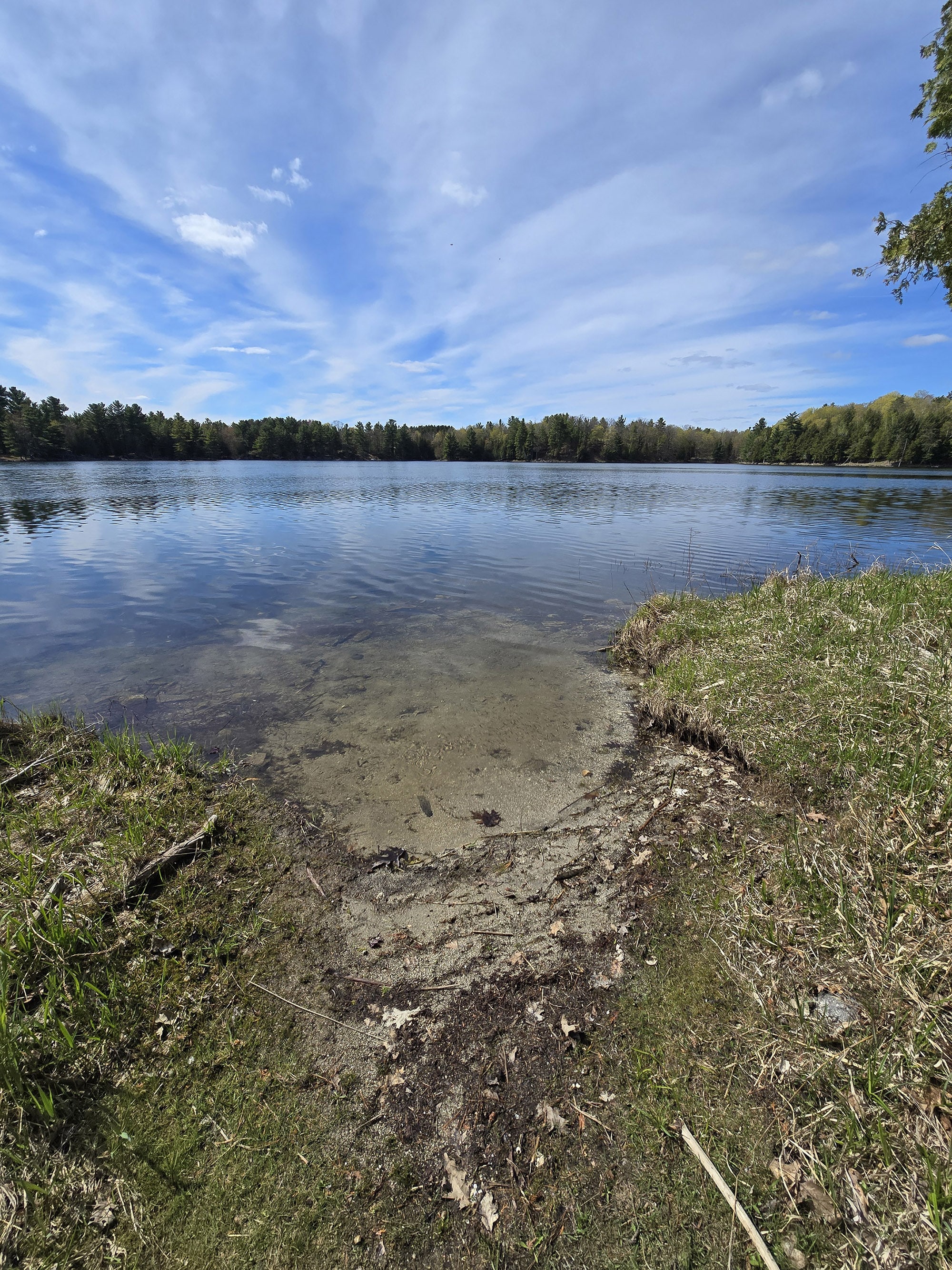 A rocky entrance on Loon Lake.