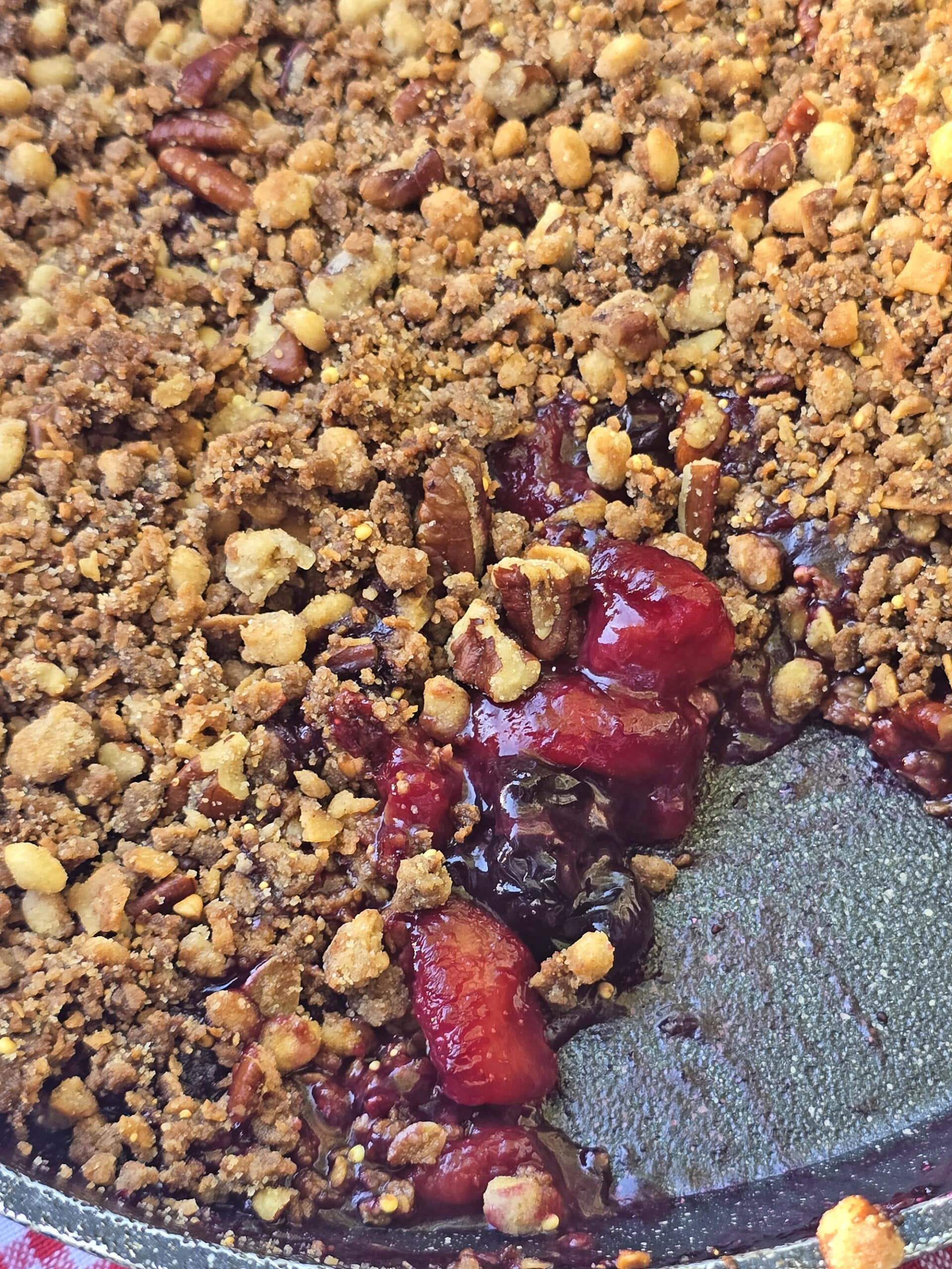 A pan of peach blueberry crisp.