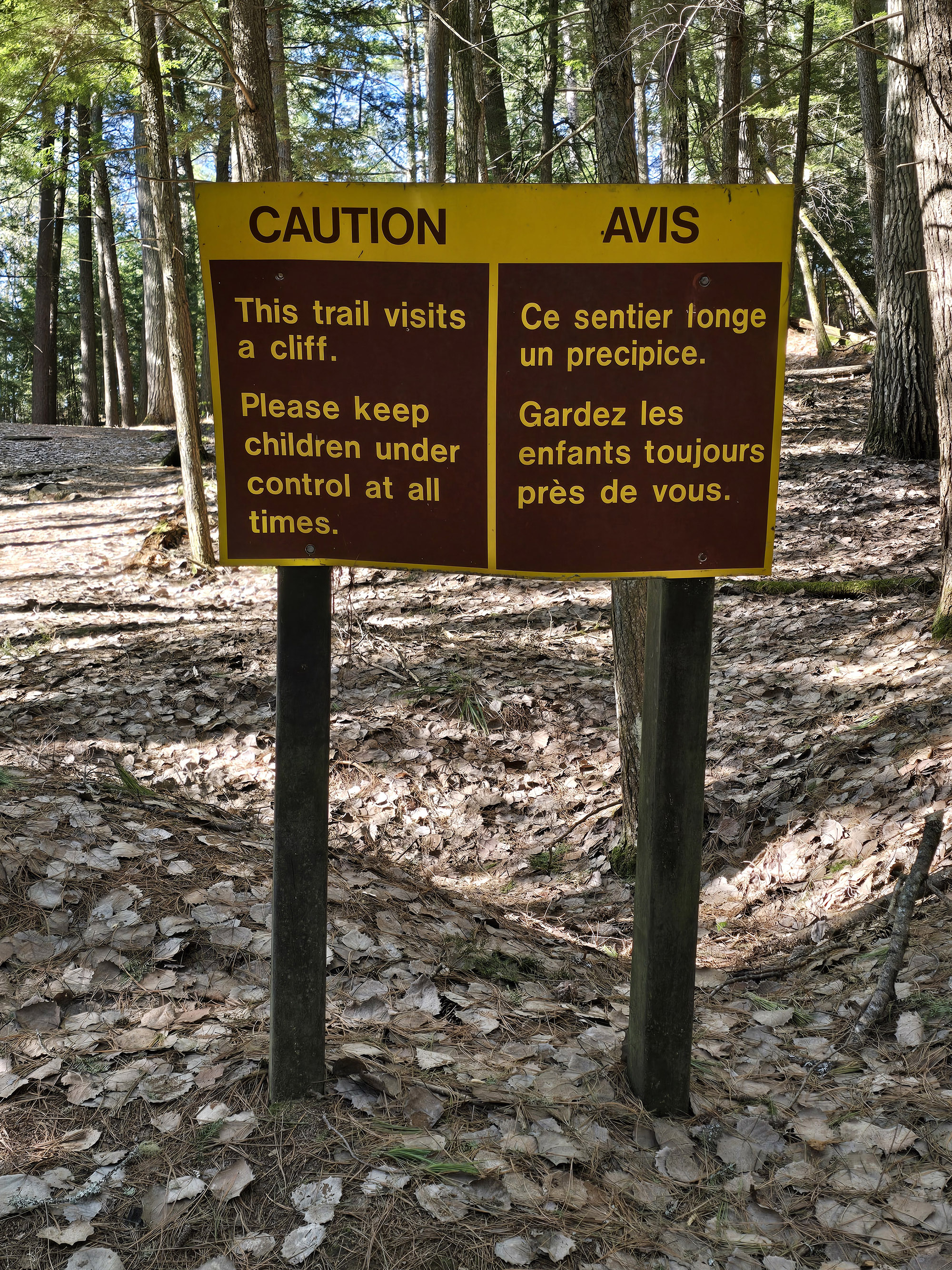 A sign warning hikers about the danger of the cliffs.
