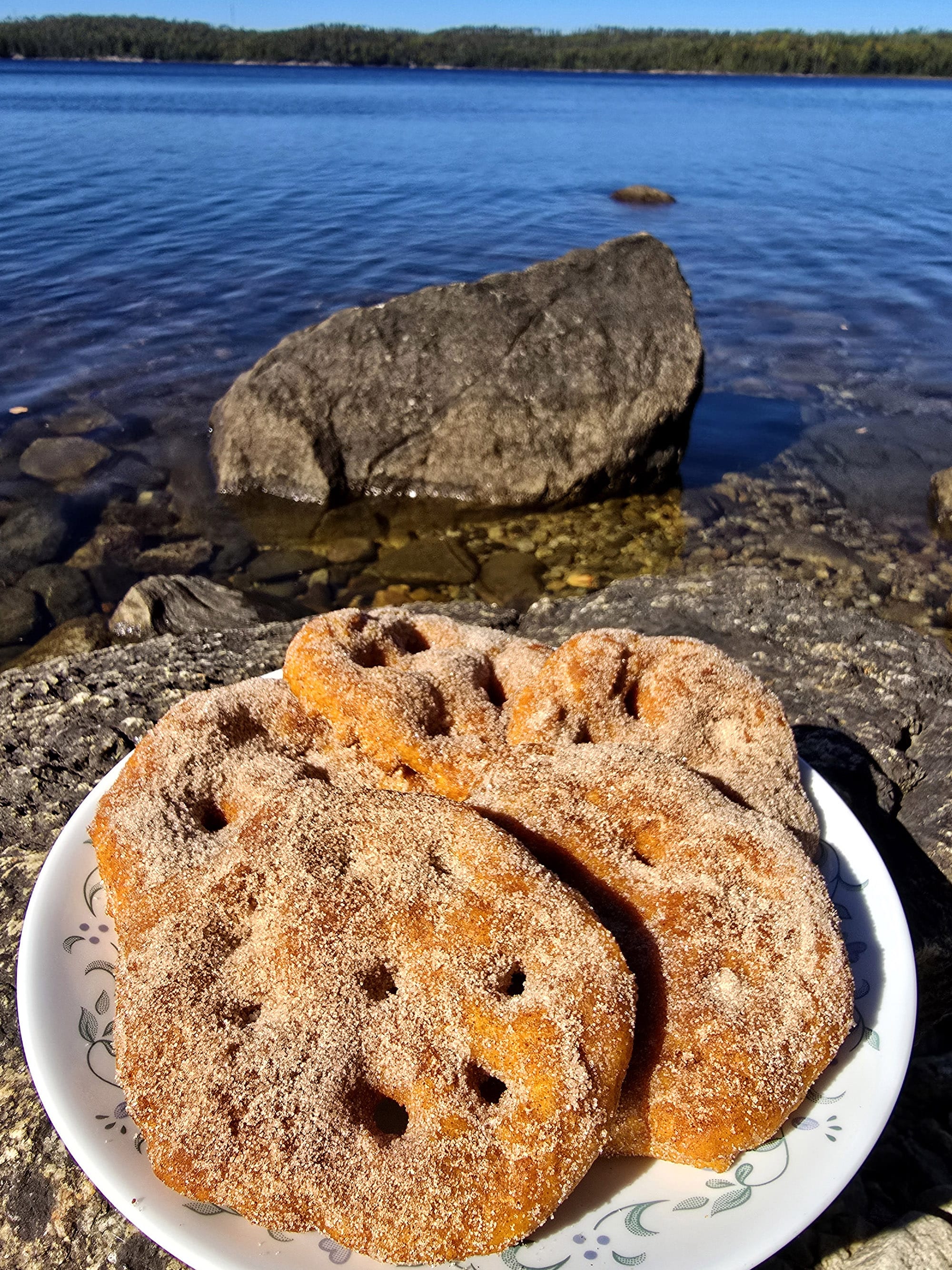 A plate of sugar coated spiced pumpkin frybread.