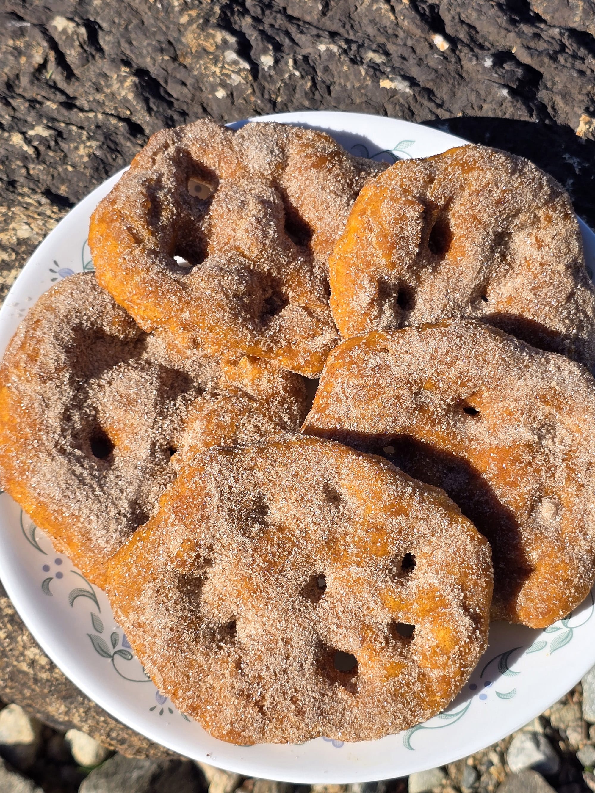 A plate of sugar coated pumpkin spice bannock.