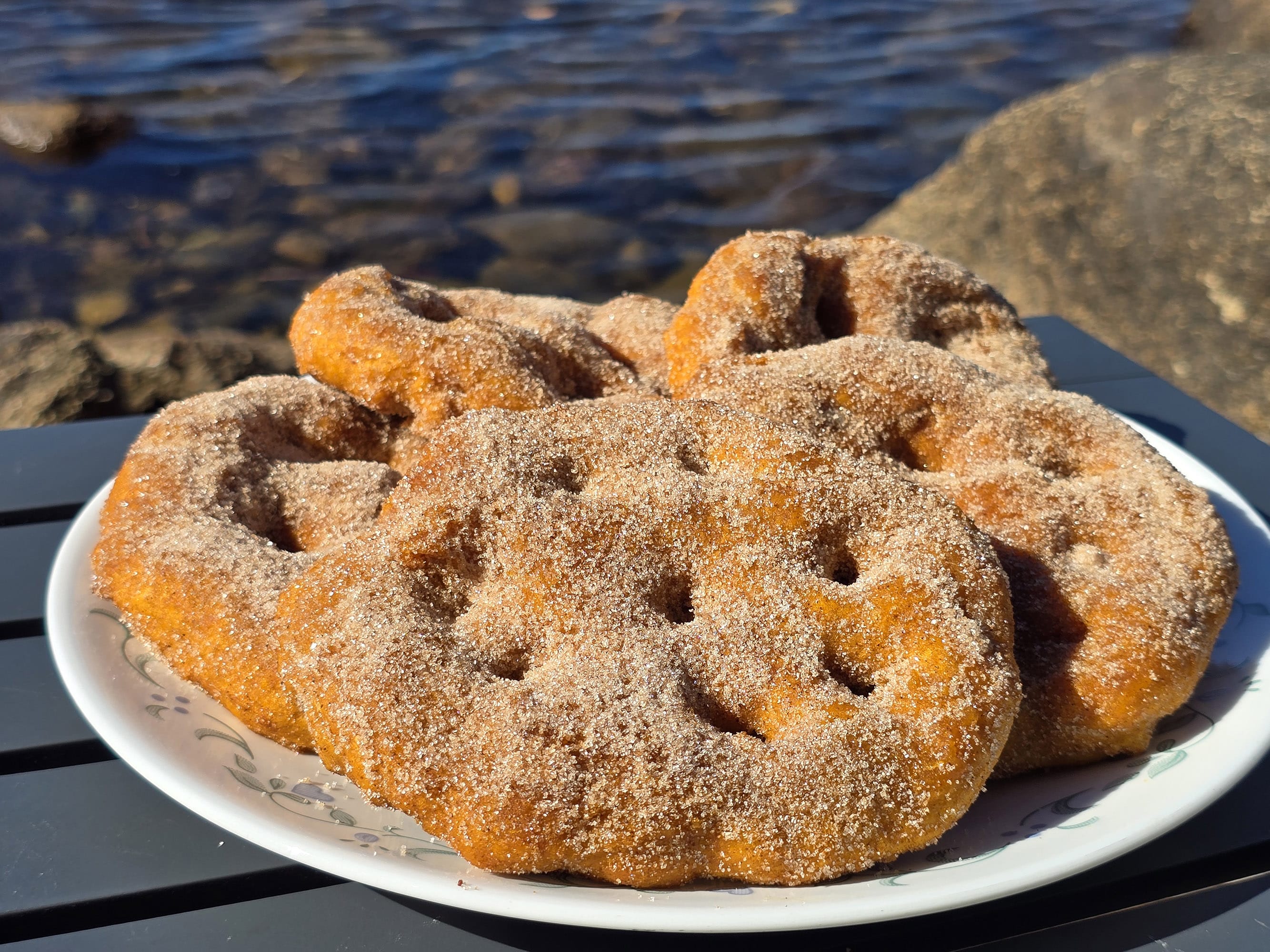 A plate of sugar coated spiced pumpkin frybread.